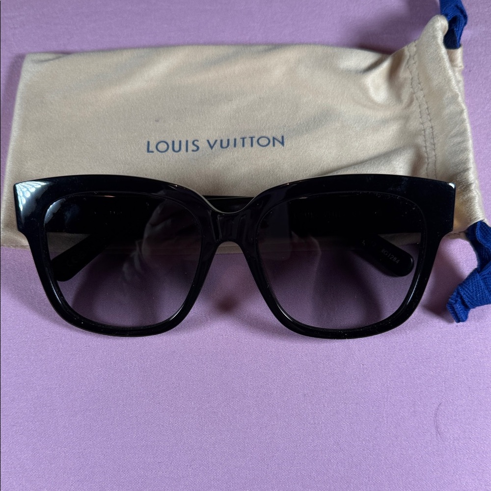 Louis Vuitton Sunglasses in Black with Gold Details -New, never worn - Picture 8 of 8
